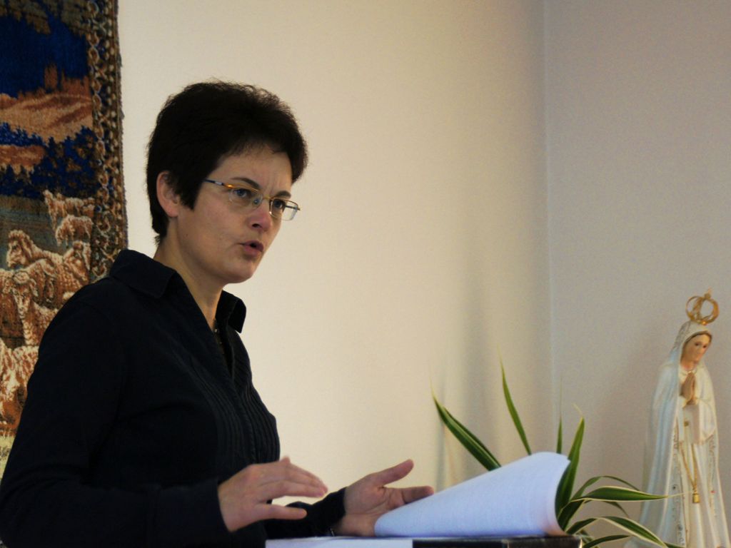 Kateřina Lachmanová při přednášce. Foto Iva Bekárková