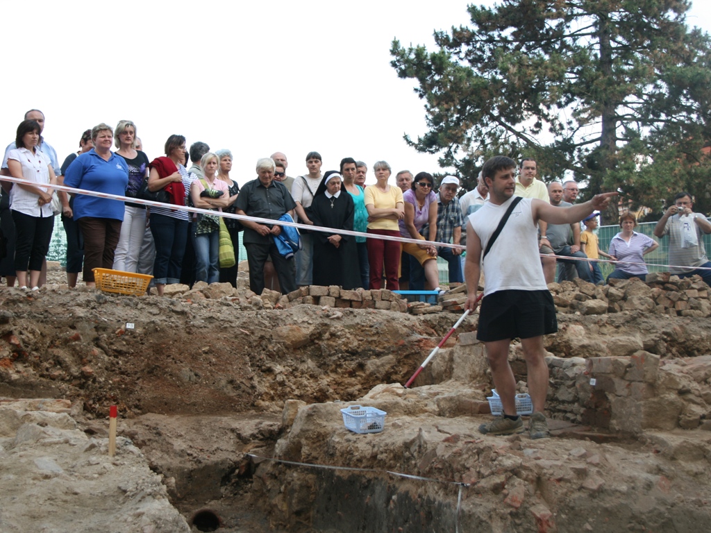 Se všemi objevy archeologové průběžně seznamovali také veřejnost. Foto Petr Hudec
