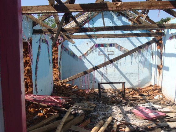 Kostel zničený při vlně protikřesťanského násilí v Indii roku 2008. Foto: All India Christian council, zdroj: Wikimedia Commons