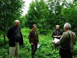 Zástupci olomouckého arcibiskupství při přebírání lesů na Kroměřížsku. Foto ALSOL