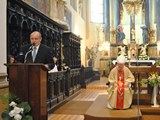Biskupu Hrdličkovi poděkoval ředitel školy Pavel Polcr. Foto M. Spurná, CMG
