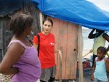 Monitorovací návštěva u šestičlenné rybářské rodiny, které hurikán zničil rybářský domek i příbytek, kde žije. Foto M. Zamazal, ACHO
