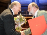 Jindřich Suchánek (vpravo) s prezidentem Charity ČR biskupem Pavlem Posádem. Foto Lubomír Kotek